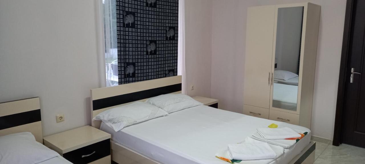 Guest House Marineza Gonio Bagian luar foto