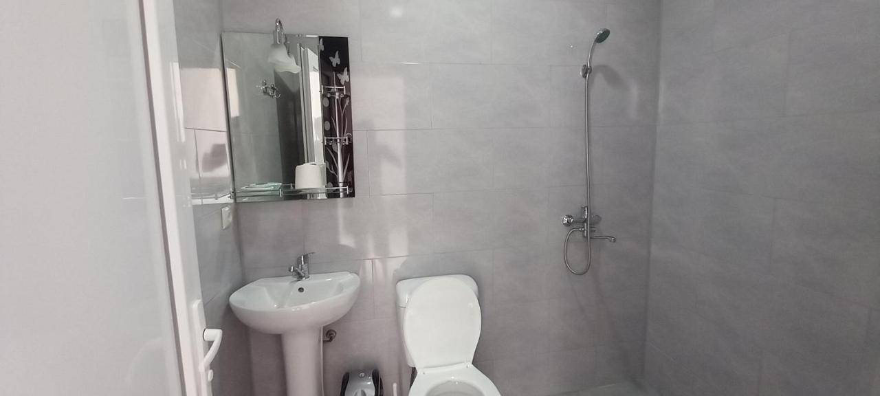 Guest House Marineza Gonio Bagian luar foto
