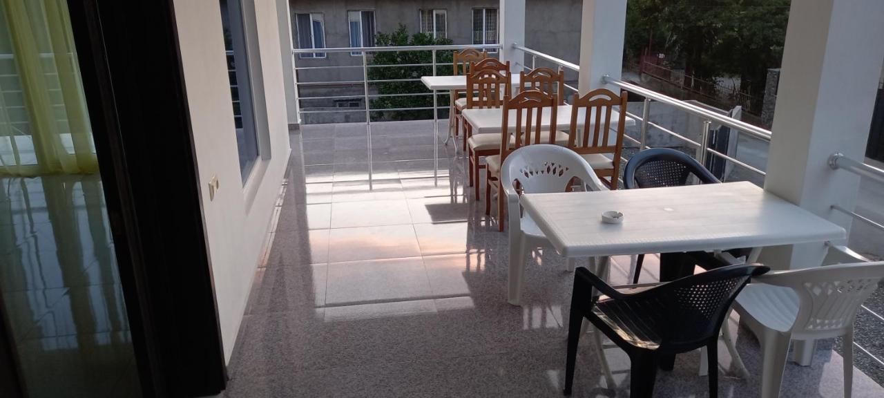 Guest House Marineza Gonio Bagian luar foto