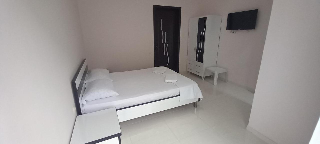 Guest House Marineza Gonio Bagian luar foto