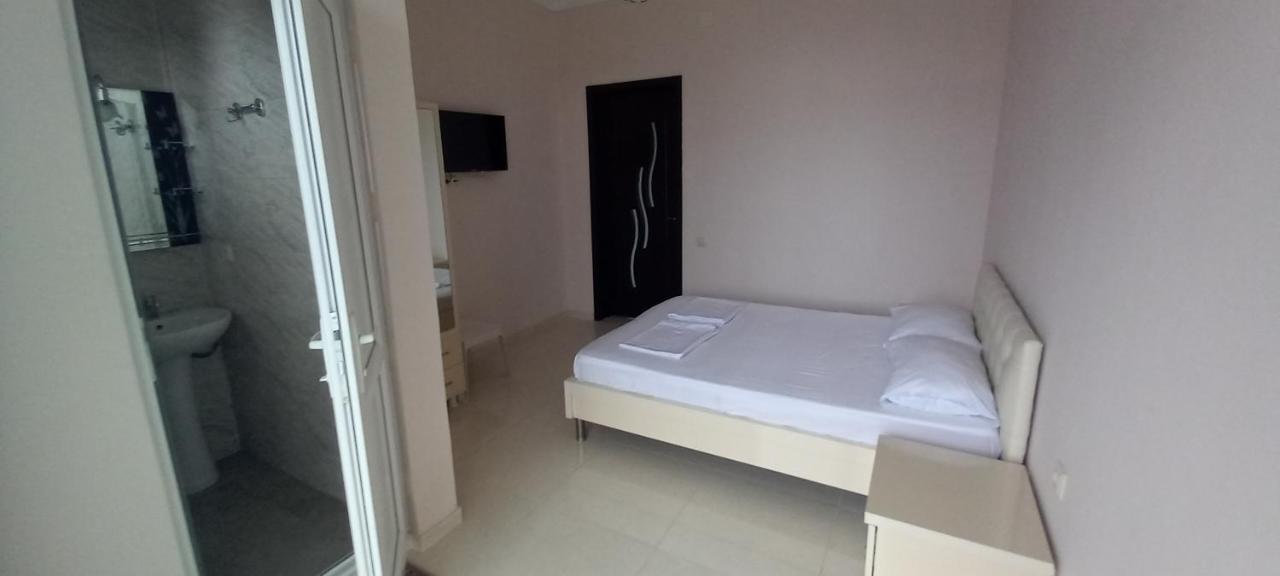 Guest House Marineza Gonio Bagian luar foto