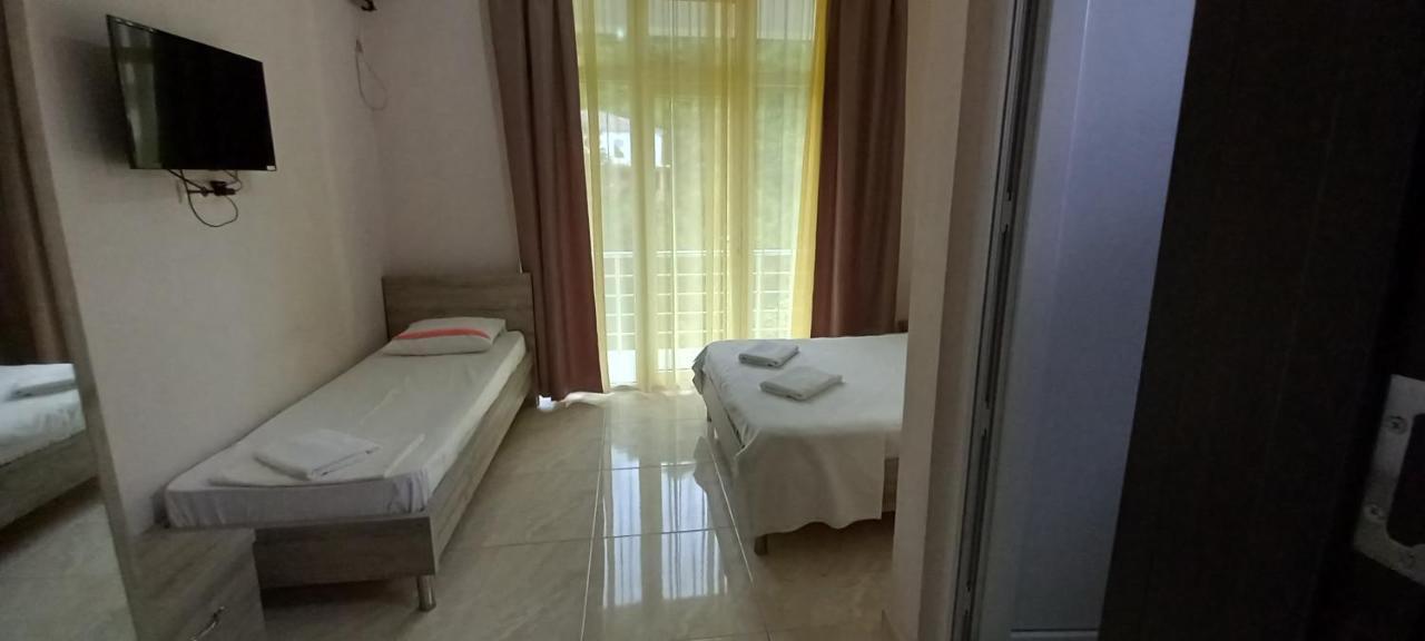 Guest House Marineza Gonio Bagian luar foto