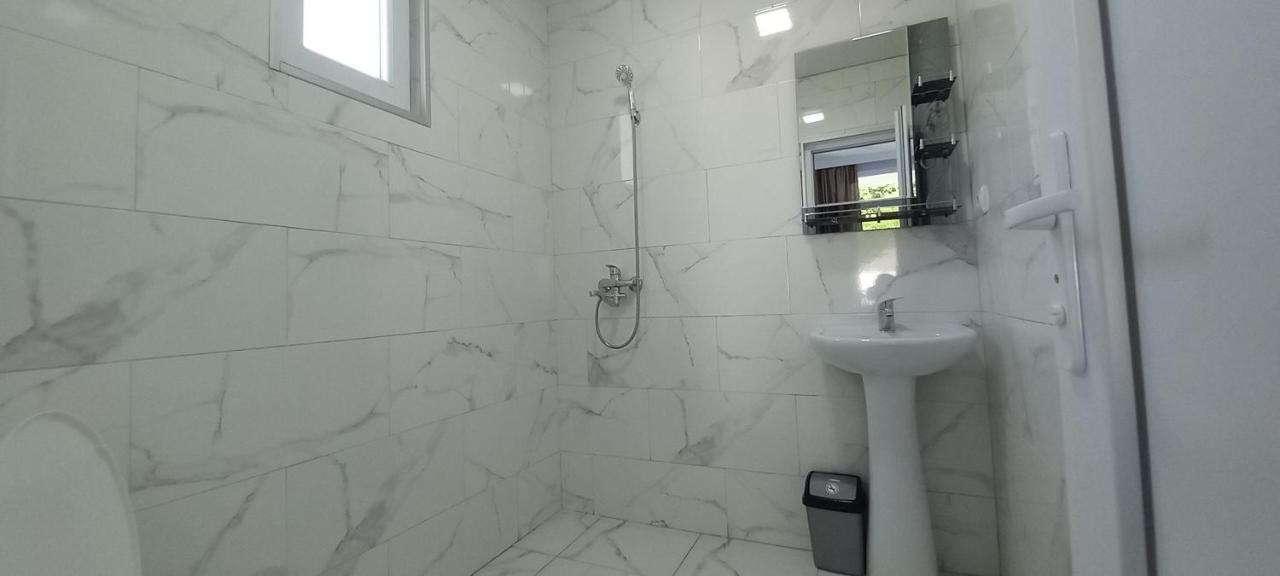 Guest House Marineza Gonio Bagian luar foto