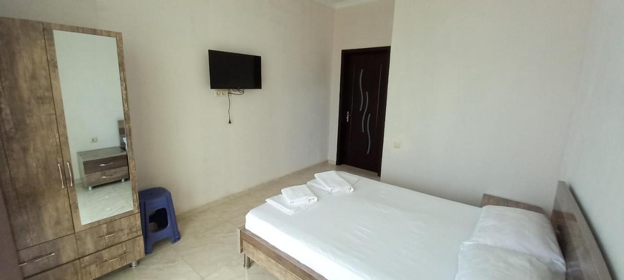 Guest House Marineza Gonio Bagian luar foto